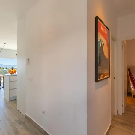 Views, Terrace & Pool - Fibre Wifi - Simplytarifa Apartment