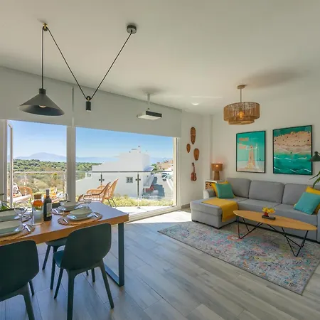 Apartment Views, Terrace & Pool - Fibre Wifi - Simplytarifa
