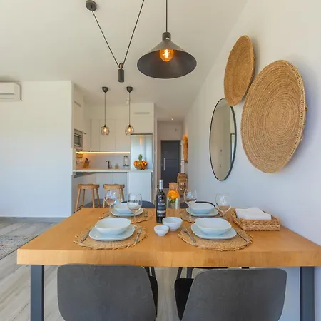 Views, Terrace & Pool - Fibre Wifi - Simplytarifa Tarifa