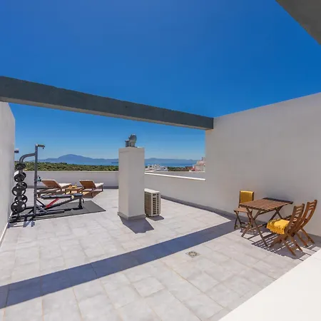 Views, Terrace & Pool - Fibre Wifi - Simplytarifa *