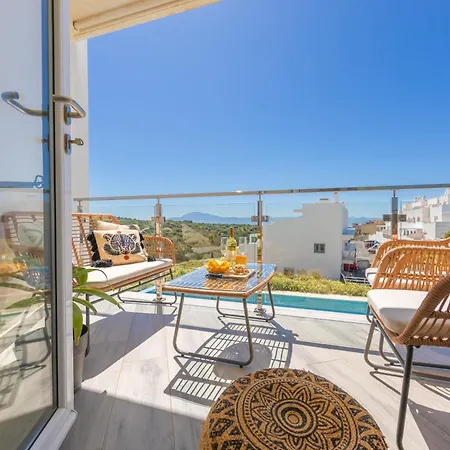 Apartment Views, Terrace & Pool - Fibre Wifi - Simplytarifa *