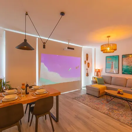 Views, Terrace & Pool - Fibre Wifi - Simplytarifa Apartment