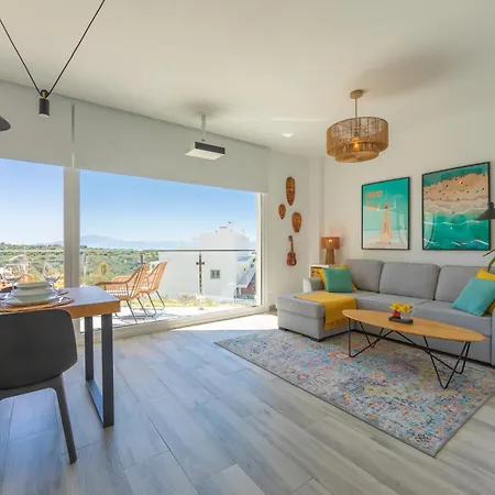 Views, Terrace & Pool - Fibre Wifi - Simplytarifa Apartment *