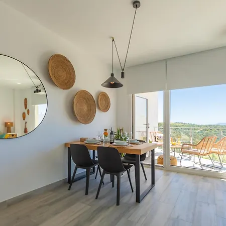 Apartment Views, Terrace & Pool - Fibre Wifi - Simplytarifa *