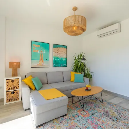 Views, Terrace & Pool - Fibre Wifi - Simplytarifa Apartment