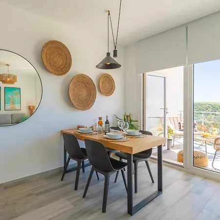 Apartment Views, Terrace & Pool - Fibre Wifi - Simplytarifa