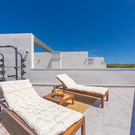 Views, Terrace & Pool - Fibre Wifi - Simplytarifa Apartment *