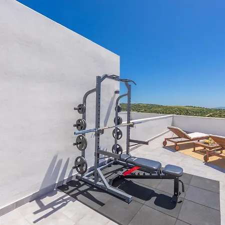Views, Terrace & Pool - Fibre Wifi - Simplytarifa Lejlighed