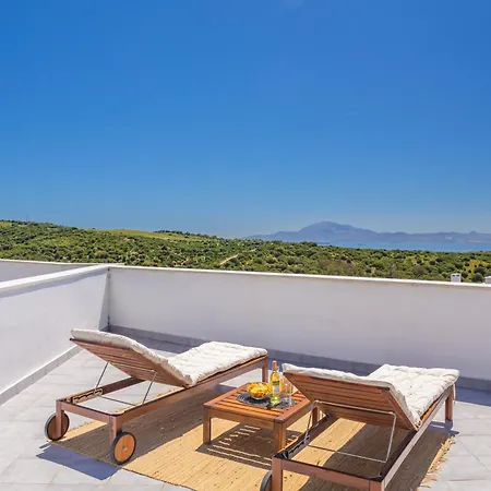 Apartment Views, Terrace & Pool - Fibre Wifi - Simplytarifa