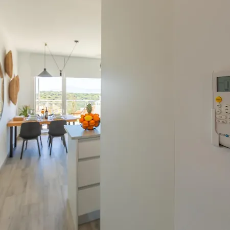 Lejlighed Views, Terrace & Pool - Fibre Wifi - Simplytarifa *