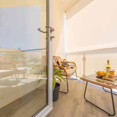 Views, Terrace & Pool - Fibre Wifi - Simplytarifa Tarifa